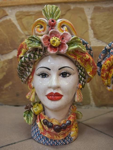 Coppia Teste di moro con corona e turbante h.30cm Produzione artigianale di Caltagirone decorate