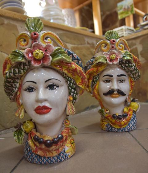 Coppia Teste di moro con corona e turbante h.30cm Produzione artigianale di Caltagirone decorate