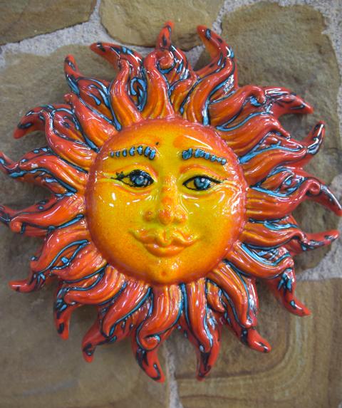Sole in ceramica da parete linea rossa Produzione artigianale di Santo Stefano di Camastra diametro 30cm
