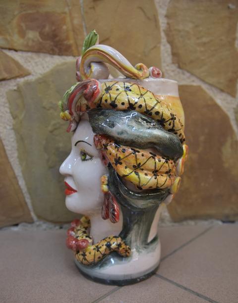 Coppia Teste di moro con corona e turbante decorate Produzione artigianale di Caltagirone h.30cm
