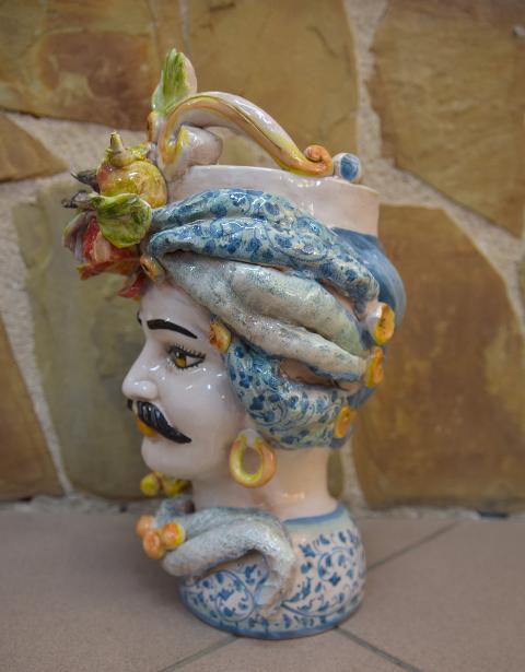 Coppia Teste di moro con corona, turbante e melograno Produzione artigianale di Caltagirone h.30cm