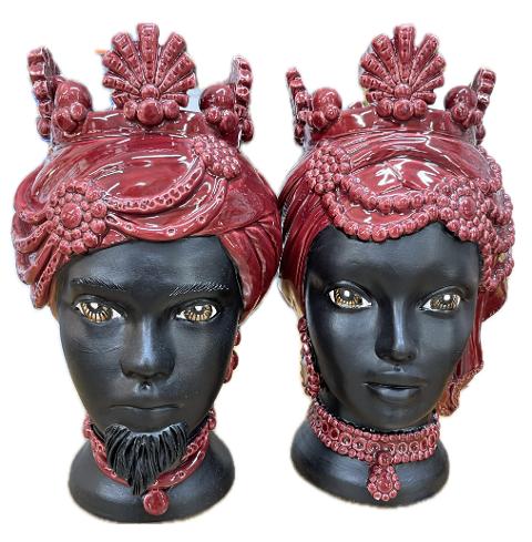 Coppia Teste di Moro moderne con corona decoro bordeaux e viso nero satinato Produzione artigianale di Caltagirone h.30cm
