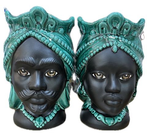 Coppia Teste di Moro moderne gioiello decoro verde ramina monocolore viso nero satinato Produzione artigianale di Caltagirone H 25cm