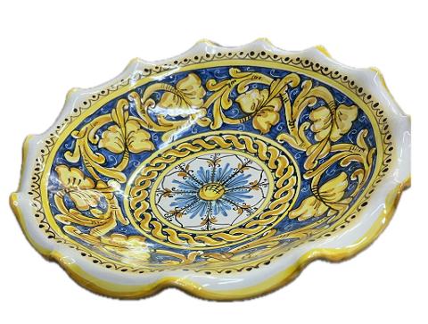Centrotavola smerlato decoro barocco Produzione artigianale di Santo Stefano di Camastra Diametro 37cm