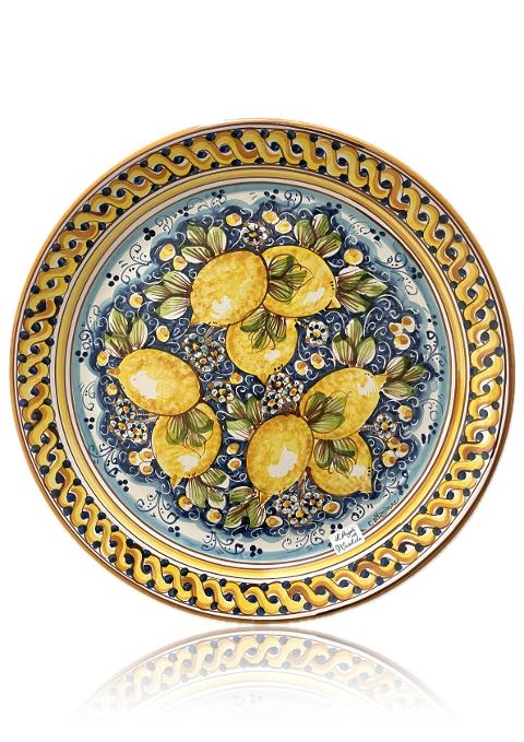 Piatto con limoni in ceramica siciliana da parete fondo blu Produzione artigianale di Caltagirone diametro 43cm