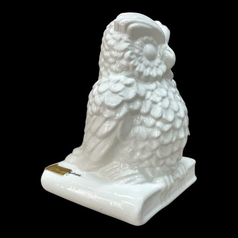 Gufo su libro in ceramica siciliana monocolore bianco lucido Produzione artigianale di Caltagirone h.20cm