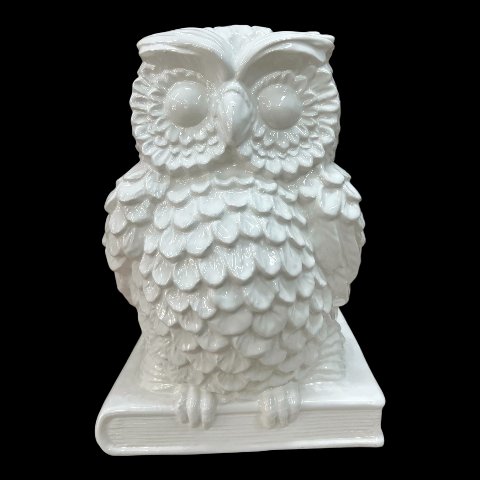 Gufo su libro in ceramica siciliana monocolore bianco lucido Produzione artigianale di Caltagirone h.30cm