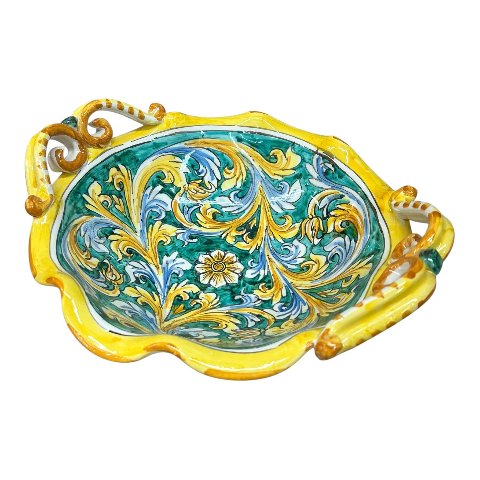 Centrotavola smerlato con manici in ceramica siciliana decoro ornato barocco fondo verde Produzione artigianale di Caltagirone Diametro 30cm