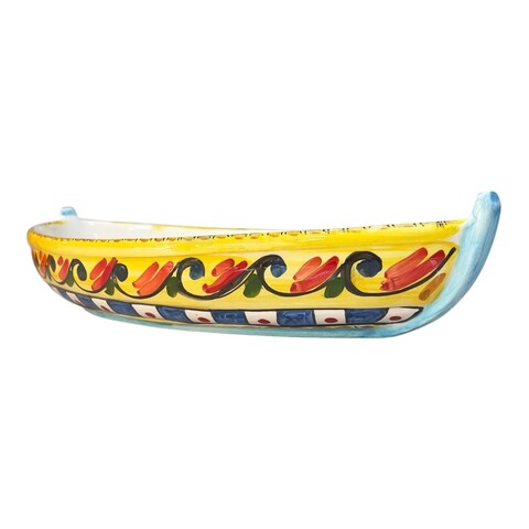 Piatto centrotavola forma barca in ceramica sicilia decoro carretto siciliano Produzione artigianale di Santo Stefano di Camastra Lunghezza 37cm