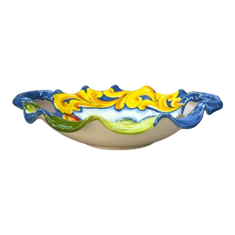 Centrotavola smerlato con manici in ceramica siciliana decoro con fichi d’india fondo blu Produzione artigianale di Santo Stefano di Camastra Lunghezza 30cm
