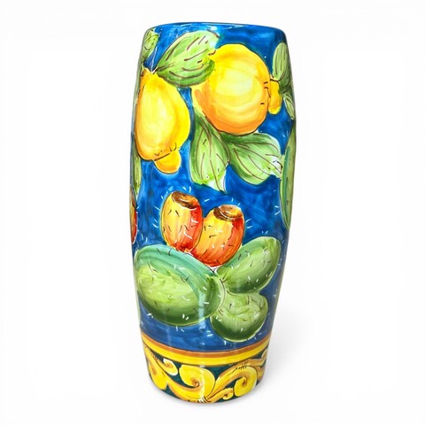 Vaso schiacciato in ceramica siciliana decoro con limoni e fichi d'india fondo blu Produzione artigianale di Santo Stefano di Camastra h.30cm