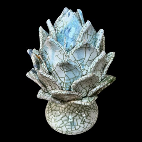 Carciofo decoro bianco e verde effetto marmo in ceramica siciliana Produzione artigianale di Santo Stefano di Camastra h.23cm