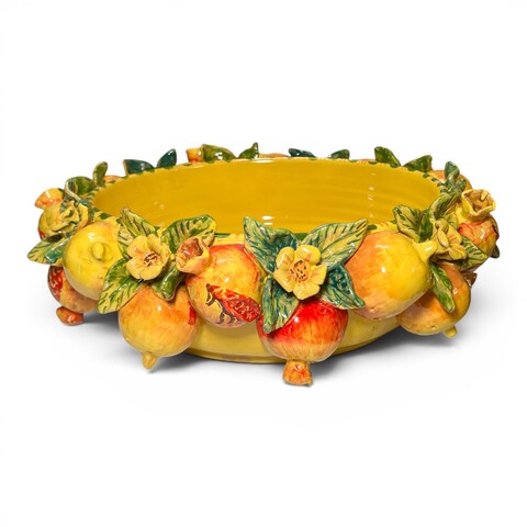 Centrotavola con applicazioni limoni melograni foglie e fiori in ceramica siciliana Produzione artigianale di Santo Stefano di Camastra Diametro 40cm
