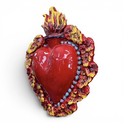 Cuore Sacro Ex Voto da parete decoro rosso corallo con ali d'angelo gialle in ceramica siciliana Produzione artigianale di Palermo h.23cm
