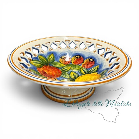 Alzata centrotavola con intagli decoro limoni fichi d’india e melograni in ceramica siciliana Produzione artigianale di Santo Stefano di Camastra Diametro 40cm
