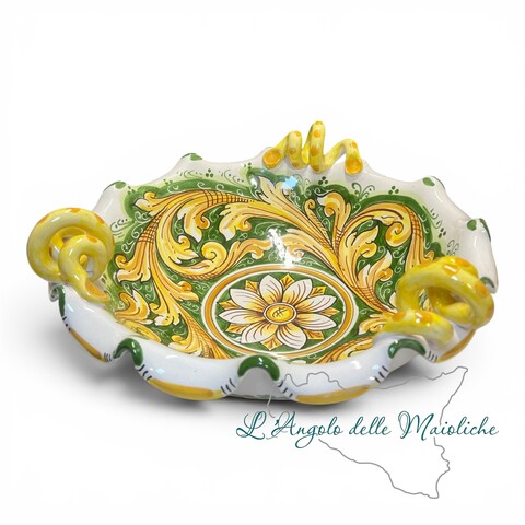 Centrotavola smerlato con manici decoro ornato giallo fondo verde in ceramica siciliana Produzione artigianale di Caltagirone Diametro 40cm