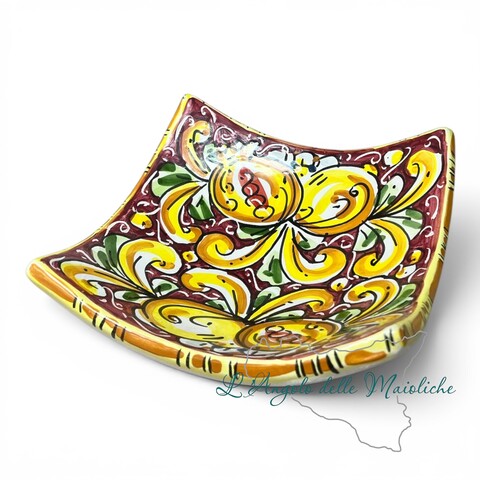 Svuota tasche Porta caramelle con limoni e melograni fondo bordeaux in ceramica siciliana Produzione artigianale di Caltagirone Lunghezza 17cm
