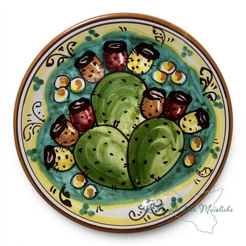 Piatto ornamentale piccolo da parete decoro fichi d’india fondo verde in ceramica siciliana Produzione artigianale di Caltagirone Diametro 18cm
