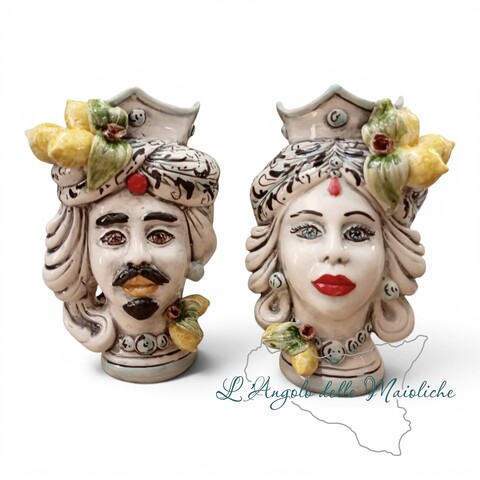 Teste di moro con corona turbante e limoni applicati decoro seicento fumé in ceramica siciliana Produzione artigianale di Caltagirone h.20cm