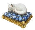 Gatto in ceramica su cuscino Produzione artigianale di Caltagirone lunghezza 20cm