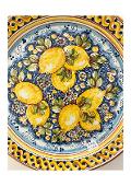 Piatto con limoni in ceramica siciliana da parete Produzione artigianale di Caltagirone diametro 43cm