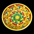 Ciotola centrotavola in ceramica siciliana decoro barocco ornato classico rosso e giallo Produzione artigianale di Santo Stefano di Camastra Diametro 30cm