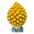 Pigna siciliana giallo senape in ceramica con piede decorato Produzione artigianale di Caltagirone h.25cm