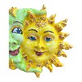 Sole e luna abbraccio da parete decoro giallo e verde Produzione artigianale di Santo Stefano di Camastra Lunghezza 32cm
