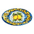 Piatto ornamentale ovale da parete con limoni decoro ornato giallo fondo blu Produzione artigianale di Santo Stefano di Camastra Lunghezza 18cm