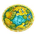 Ciotola centrotavola in ceramica siciliana con limoni decoro ornato fondo verde ramina Produzione artigianale di Santo Stefano di Camastra Diametro 20cm