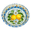 Ciotola centrotavola in ceramica siciliana decoro con limoni fondo azzurro e bianco Produzione artigianale di Santo Stefano di Camastra Diametro 20cm