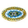 Piatto ornamentale ovale da parete in ceramica siciliana con margherita fondo blu Produzione artigianale di Caltagirone Lunghezza 22cm