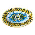 Piatto ornamentale ovale da parete in ceramica siciliana con margherita fondo blu Produzione artigianale di Caltagirone Lunghezza 22cm