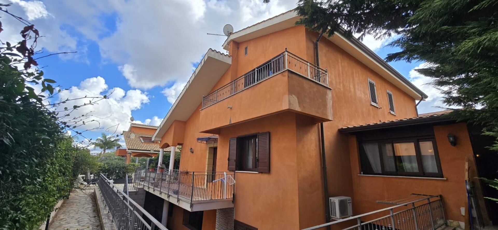 Porzione di bifamiliare in Vendita a Palermo Resuttana - San Lorenzo