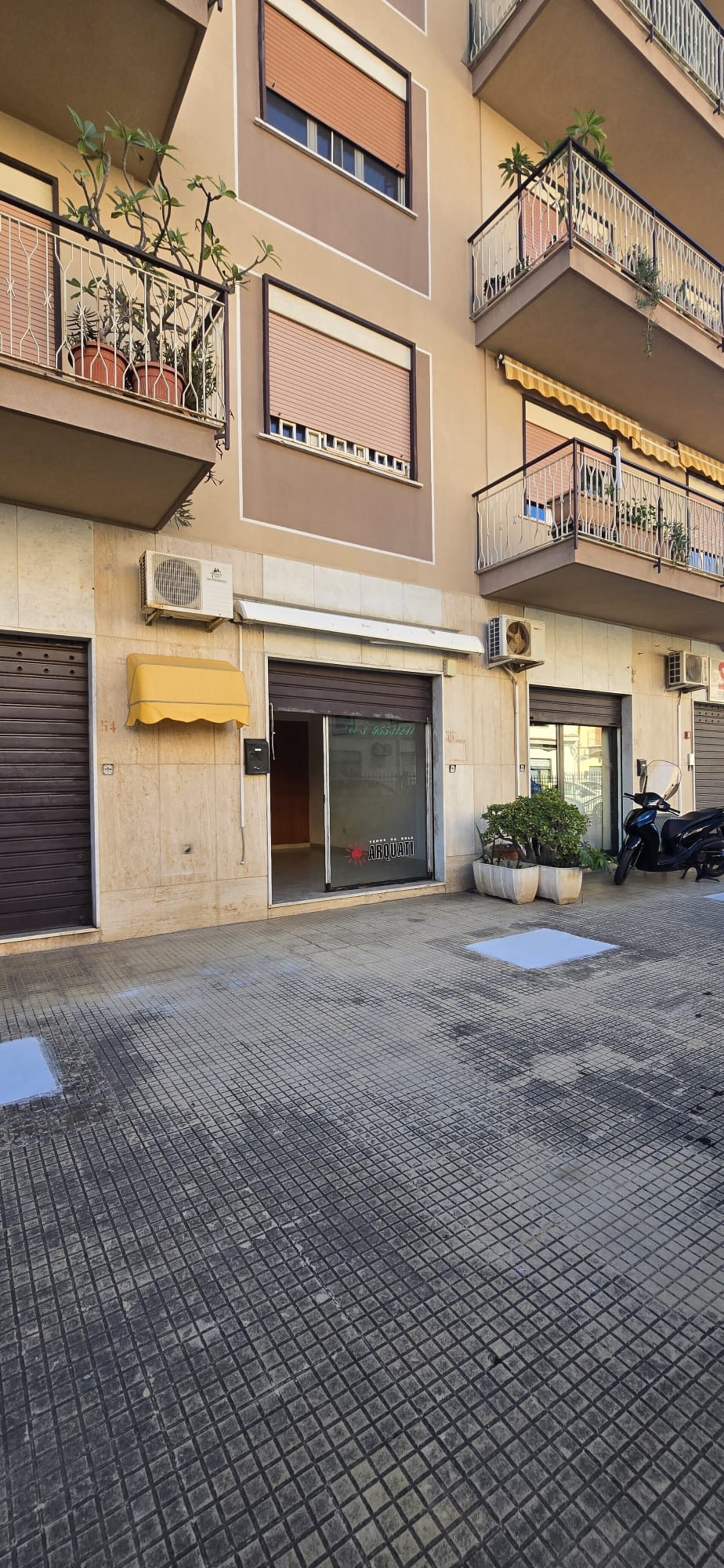 Negozio in Vendita a Palermo Resuttana - San Lorenzo