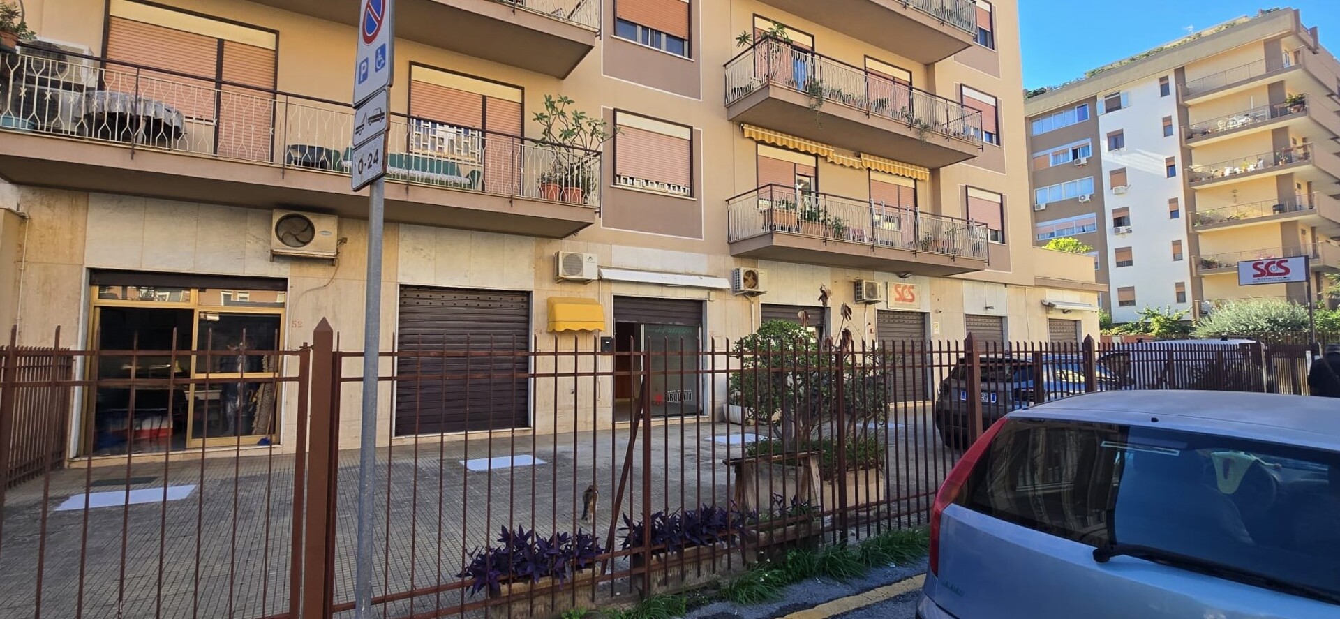 Negozio in Vendita a Palermo Resuttana - San Lorenzo