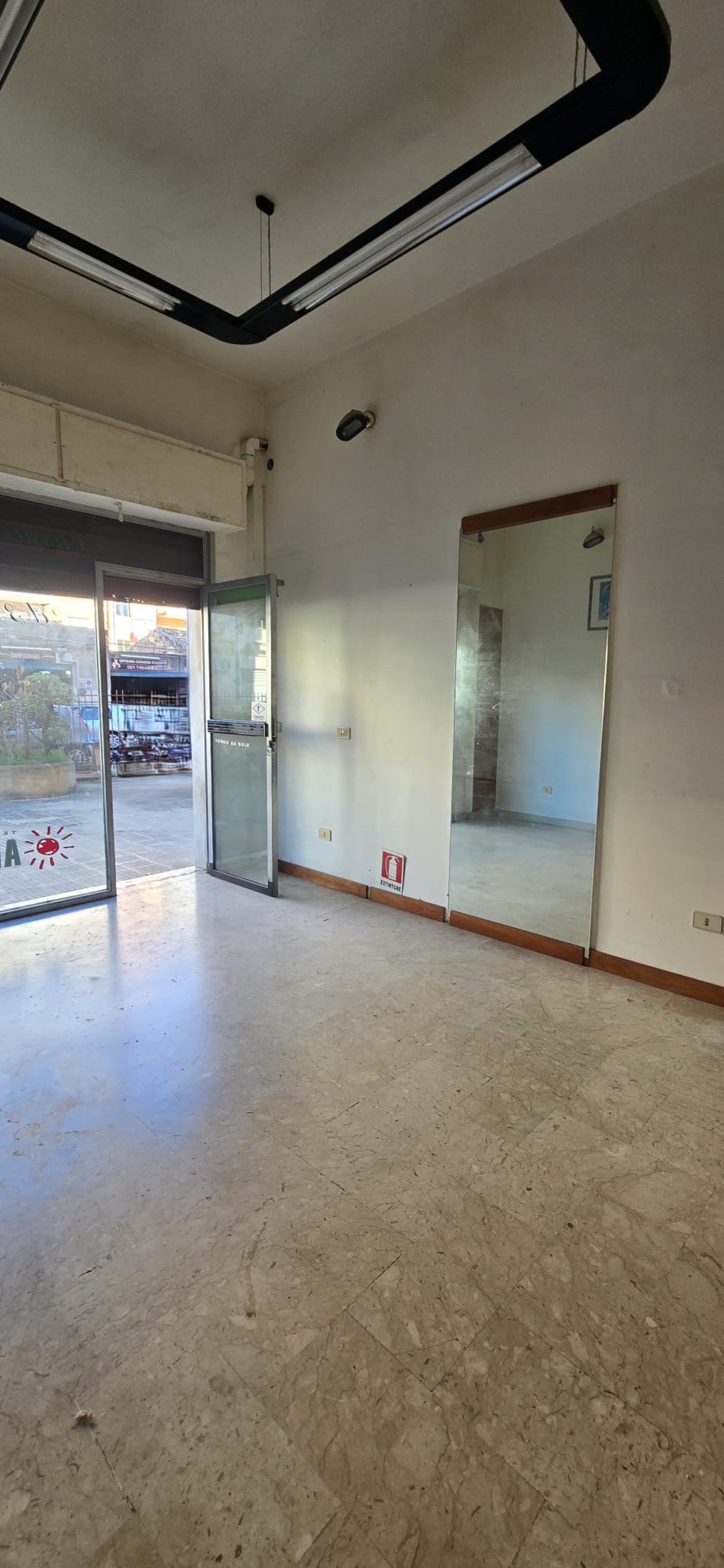 Negozio in Vendita a Palermo Resuttana - San Lorenzo