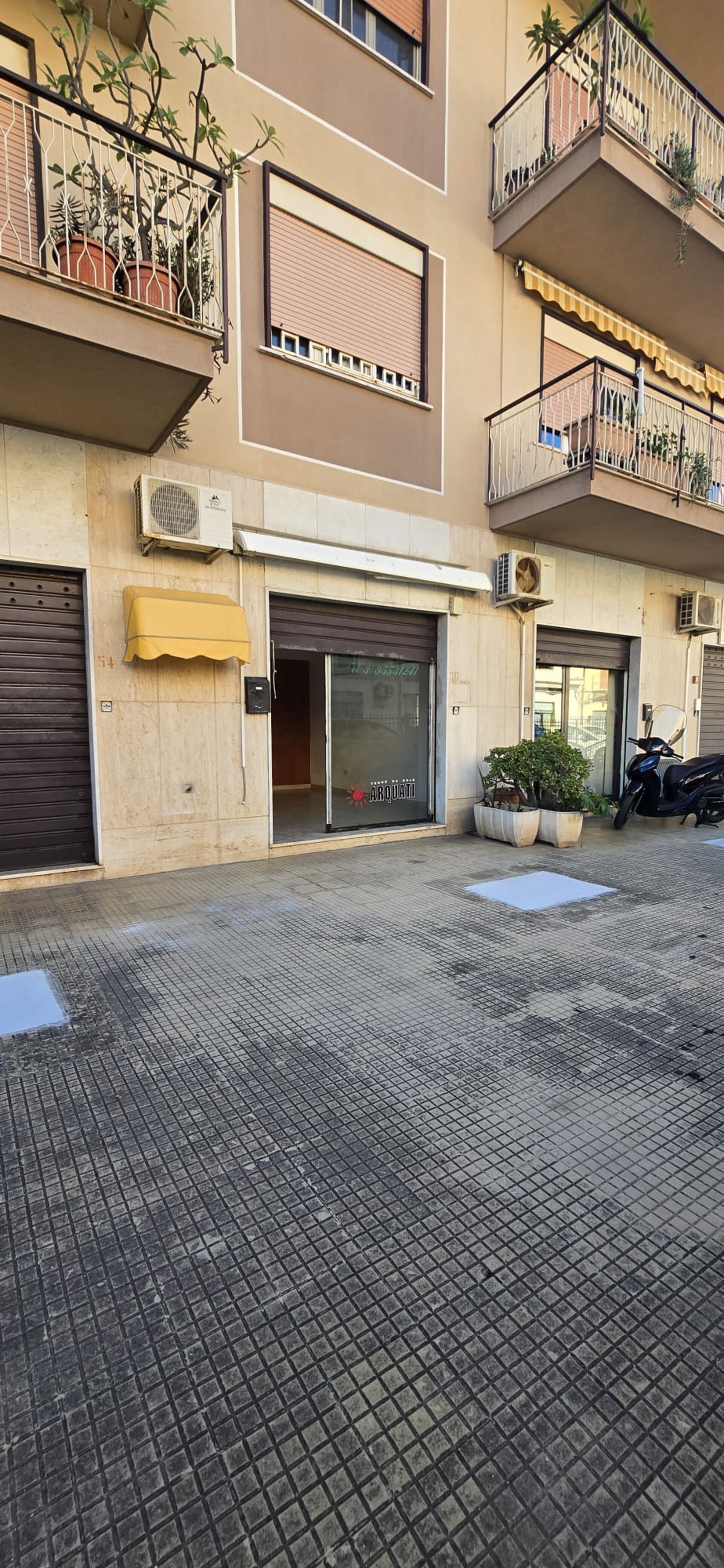 Negozio in Vendita a Palermo Resuttana - San Lorenzo