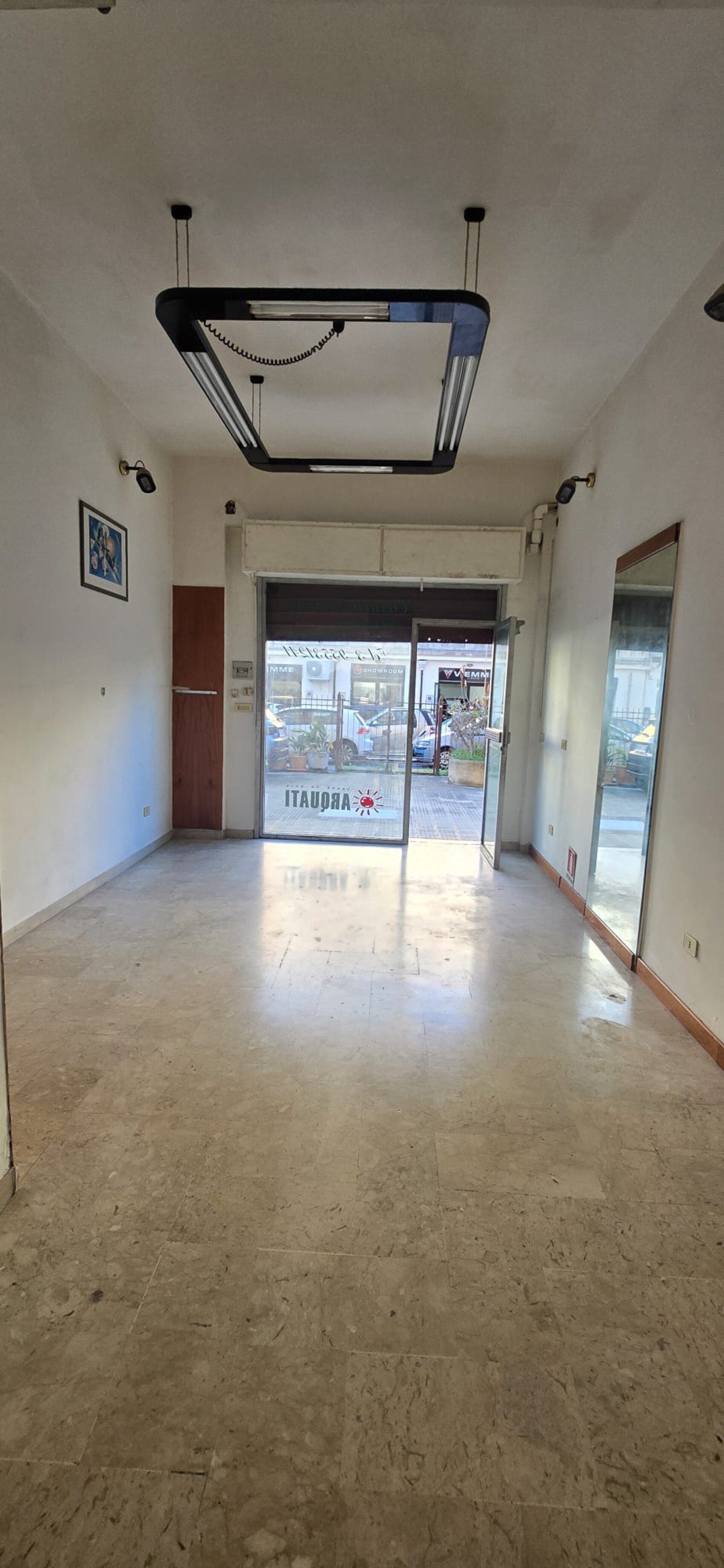 Negozio in Vendita a Palermo Resuttana - San Lorenzo
