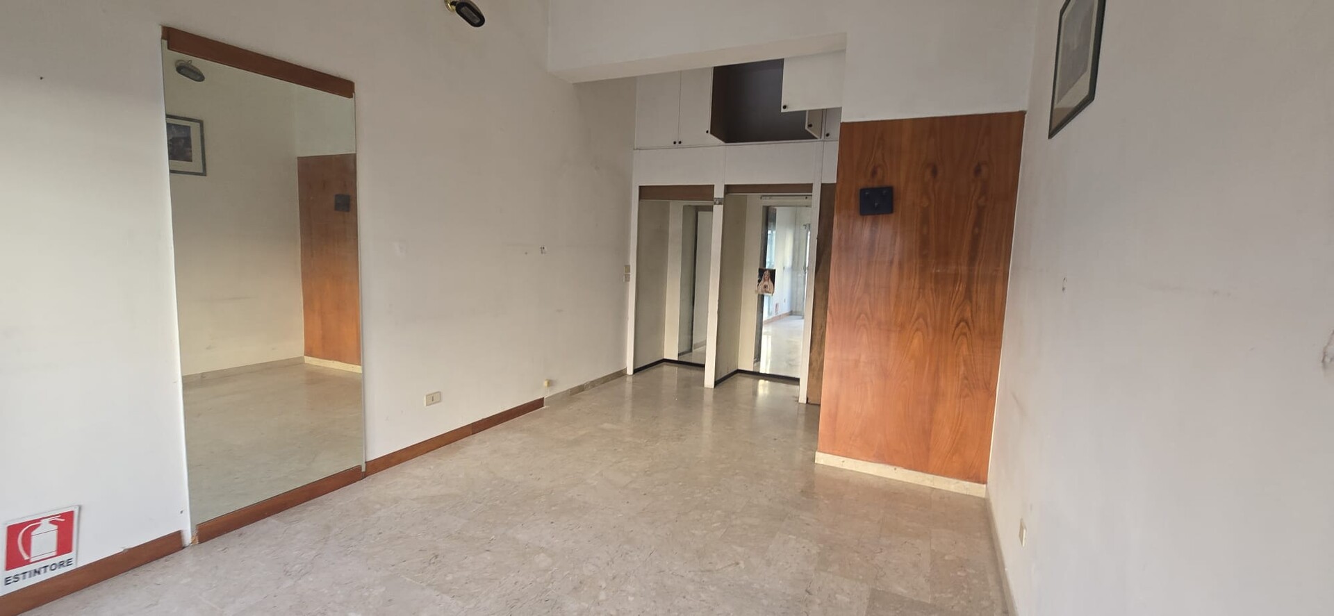 Negozio in Vendita a Palermo Resuttana - San Lorenzo