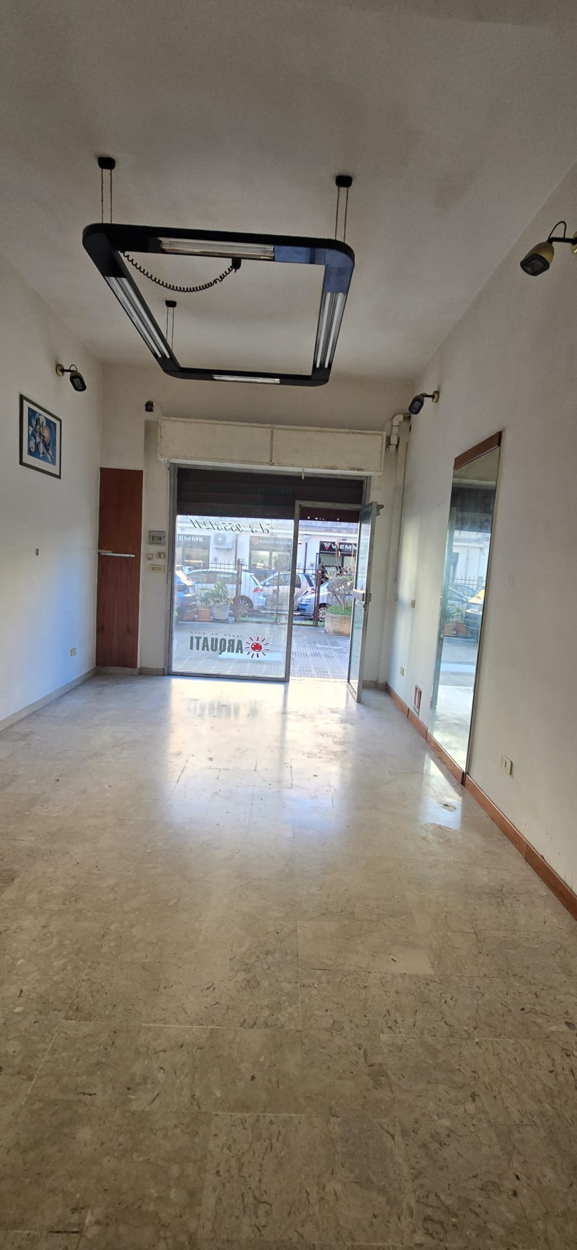 Negozio in Vendita a Palermo Resuttana - San Lorenzo