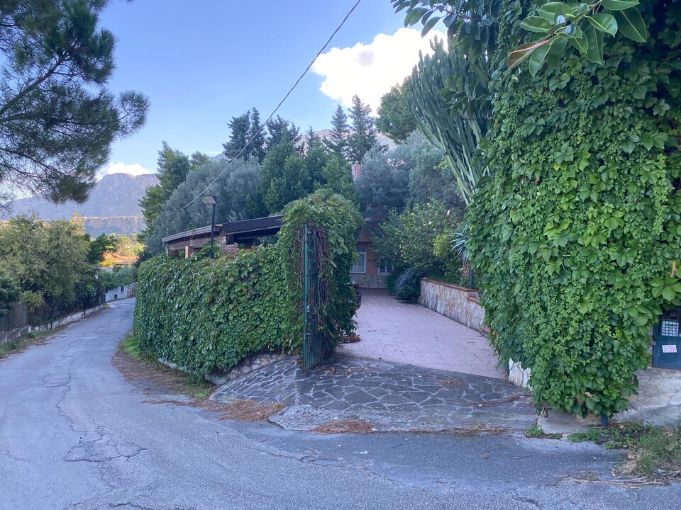 Villa in Vendita a Carini (Palermo)
