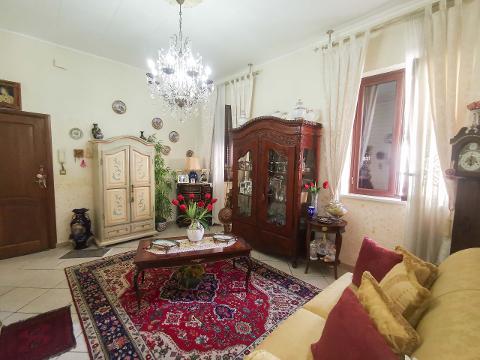 Appartamento in Vendita a Palermo Borgo Nuovo