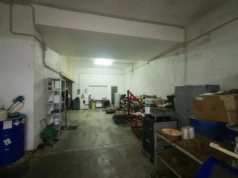 Magazzino / Deposito in Vendita a Palermo Sferracavallo