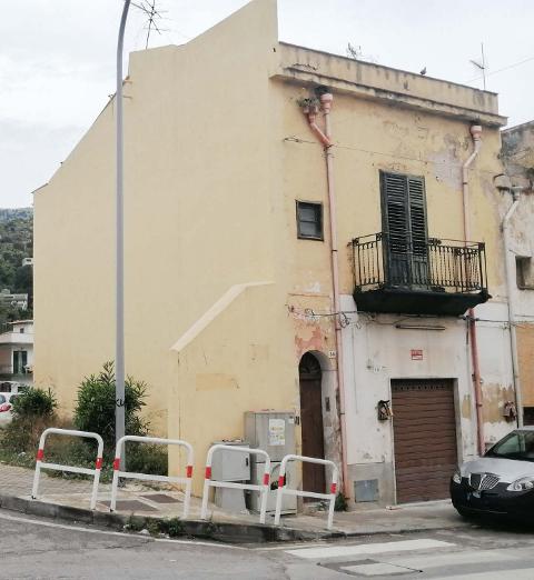 Fabbricato indipendente in Vendita a Palermo Tommaso Natale