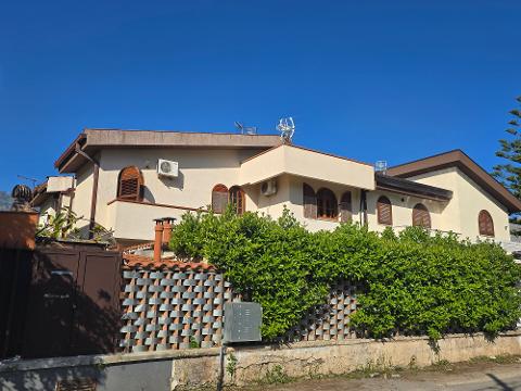 Porzione di villa in Vendita a Palermo Lanza di Scalea- Velodromo
