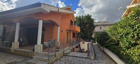 Porzione di bifamiliare in Vendita a Palermo