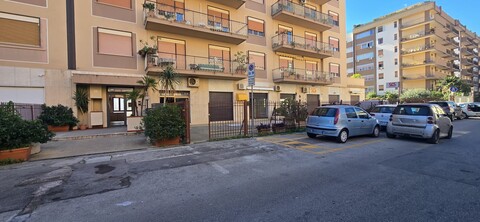 Negozio in Vendita a Palermo Resuttana - San Lorenzo