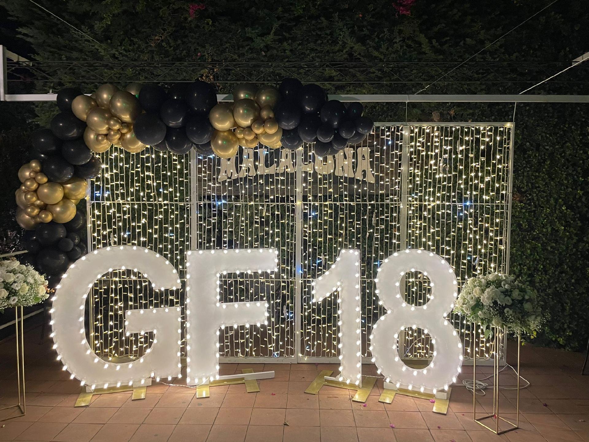 18 COMPLEANNO LUMINOSO - TOP - (18+Tenda+Gadget+Nome+4 Fontane) Luminarie Compleanno
