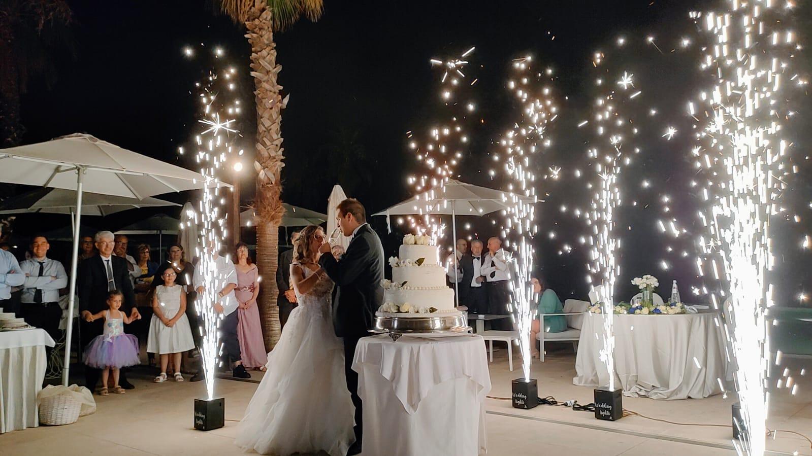 fontane luminose al taglio torta, wedding sparkular, fontane a luce fredda  